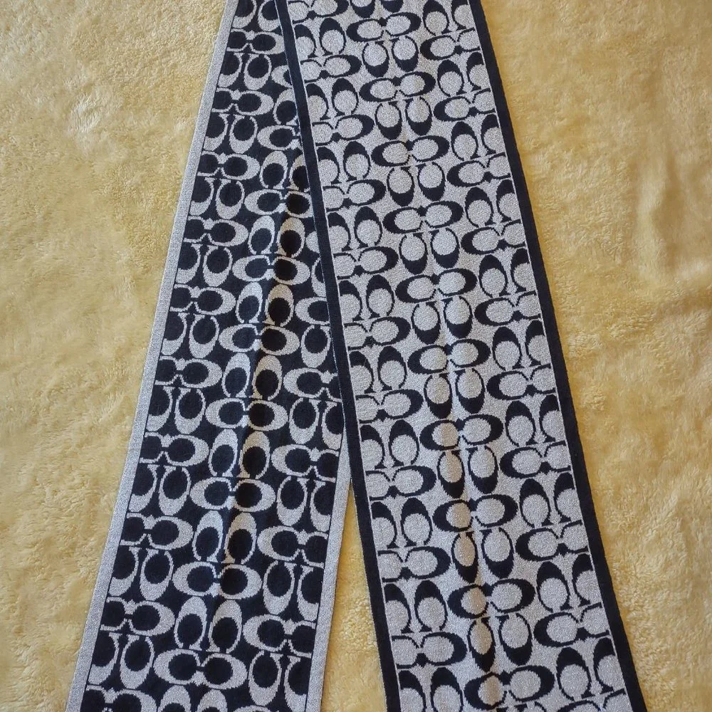 Coach winter hat and scarf set - Picture 2 of 7